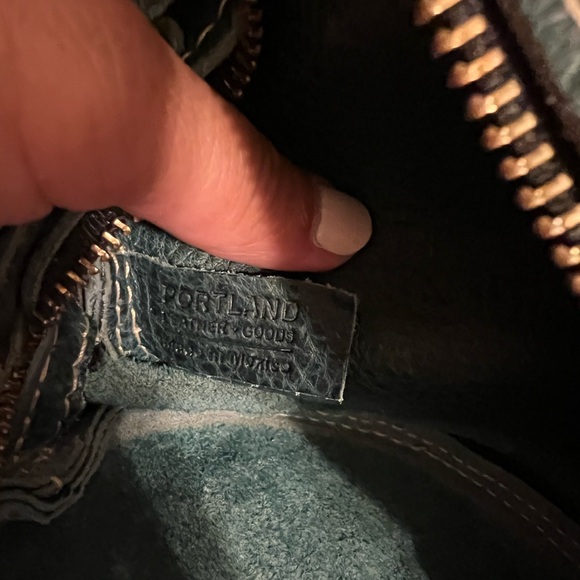 Portland Leather Goods Lagoon Small Circle Crossbody - Picture 8 of 13